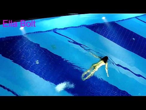 ❤️ No puc parar de mirar-la, jove rossa presa nedant nua a la piscina del complex ELLA BOLT ❤️ Porno vk al ca.oldsex.ru ﹏
